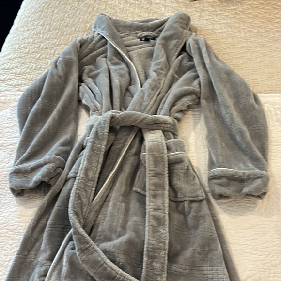 Lands End Grey robe - Picture 2 of 11